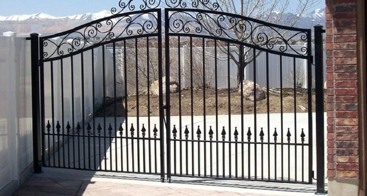 Electric Driveway Gate Installation in Santa Ana